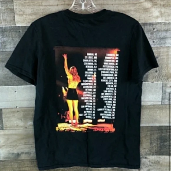 Taylor Swift The Red Tour Short Sleeve Tee Womens Small - Picture 3 of 4